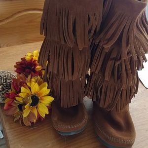 MInnetonka Calf Hi boots size 8